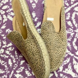 Women's universal thread slip on size 11